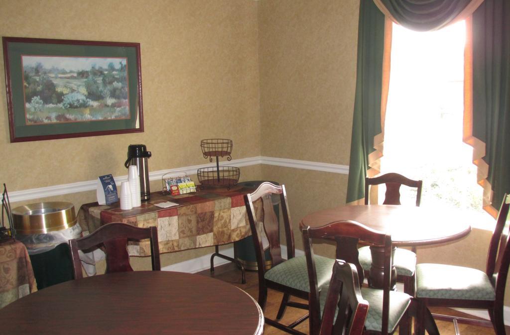 Hotel Baymont By Wyndham Airport Lafayette