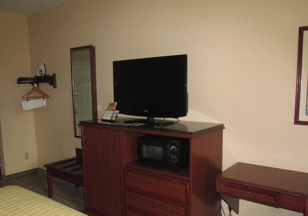 Baymont By Wyndham Airport Hotel Lafayette
