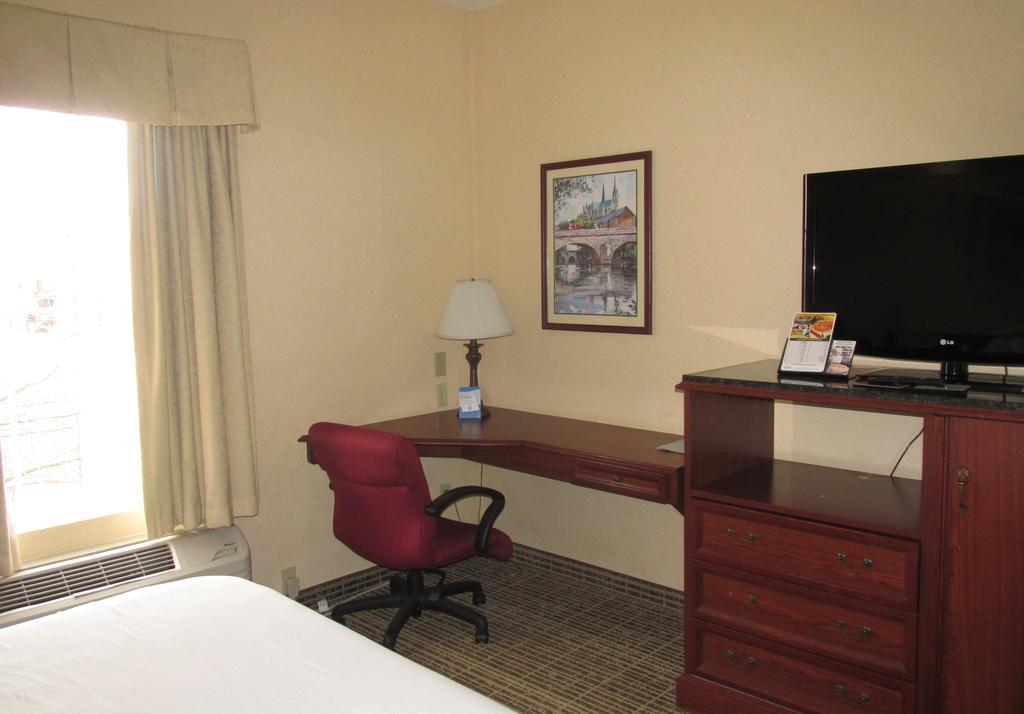 Baymont By Wyndham Airport