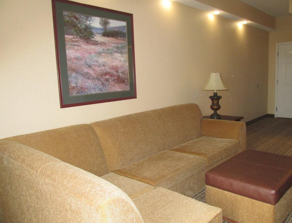 Baymont By Wyndham Airport Hotel 3*