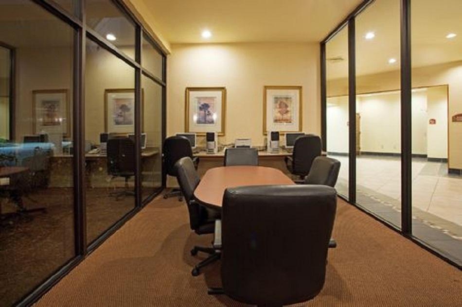 Ramada Conference Center 3*