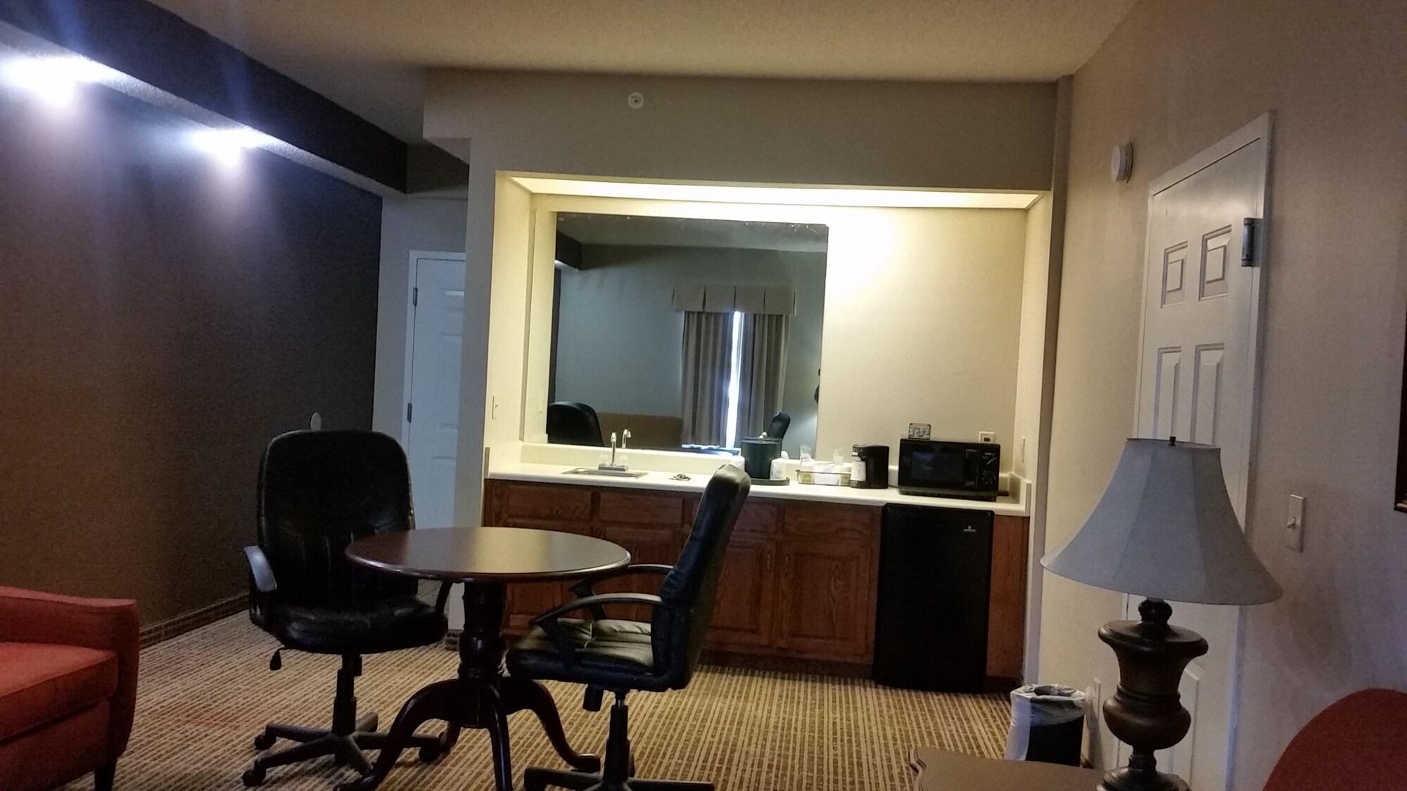 Baymont By Wyndham Airport Hotel Lafayette