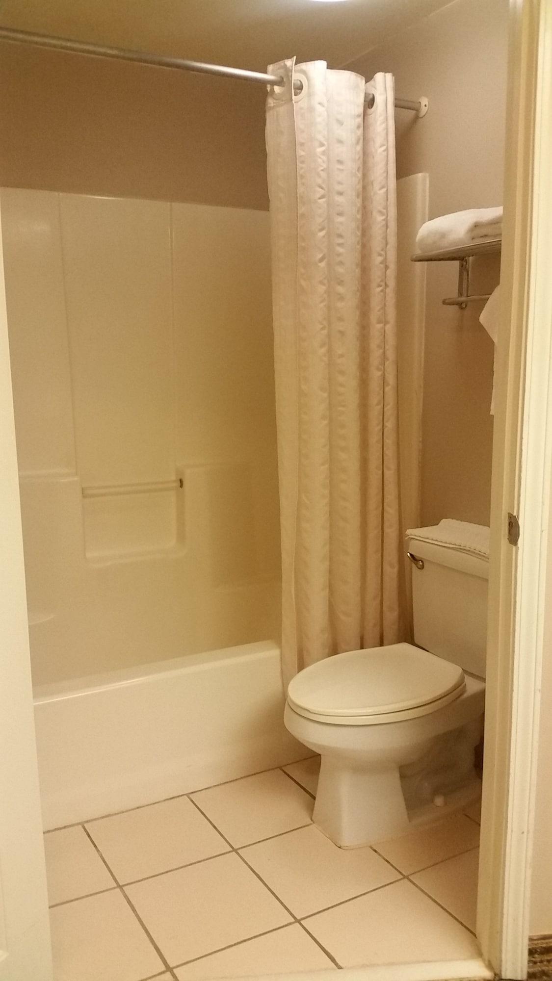 Baymont By Wyndham Airport 3*