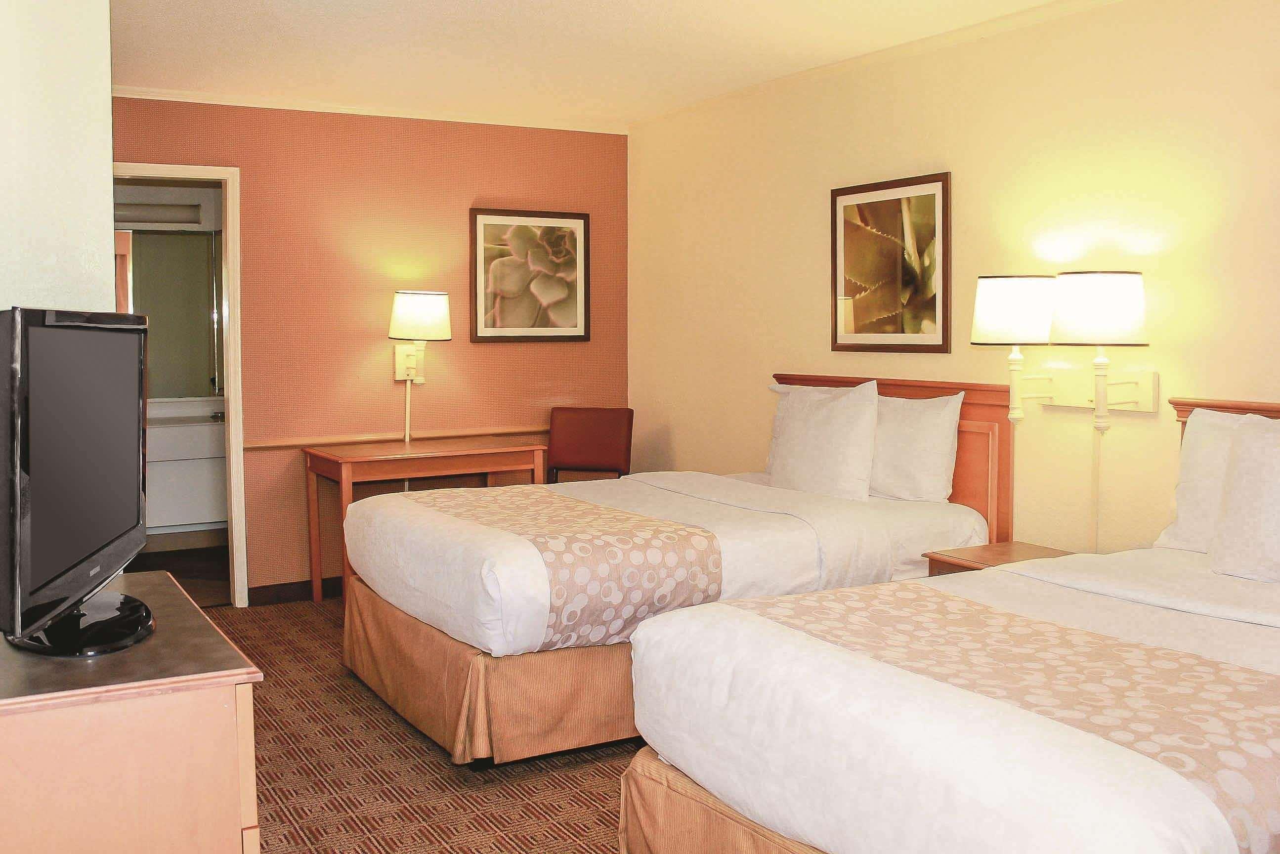 Econo Lodge *