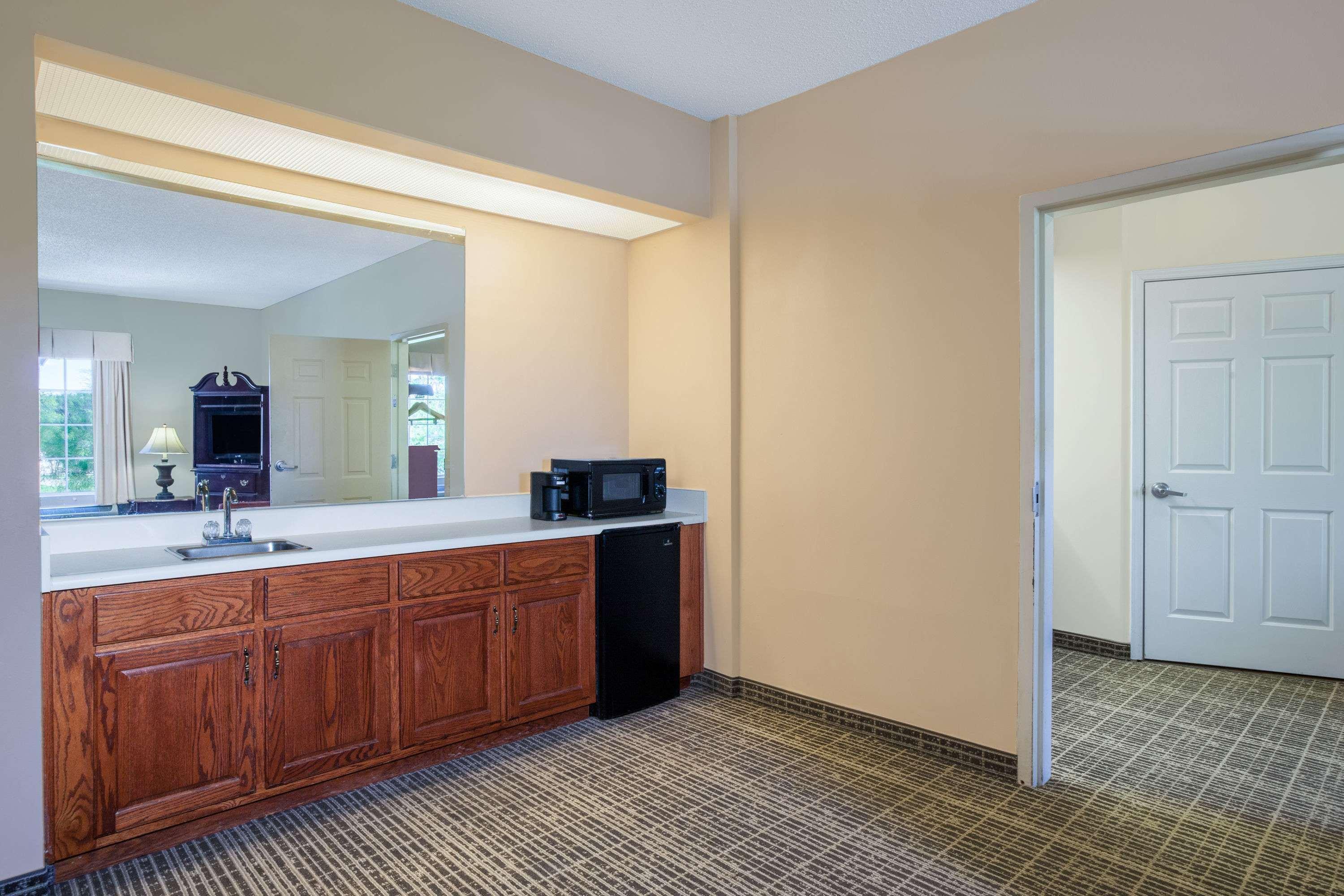 Baymont By Wyndham Airport Hotel