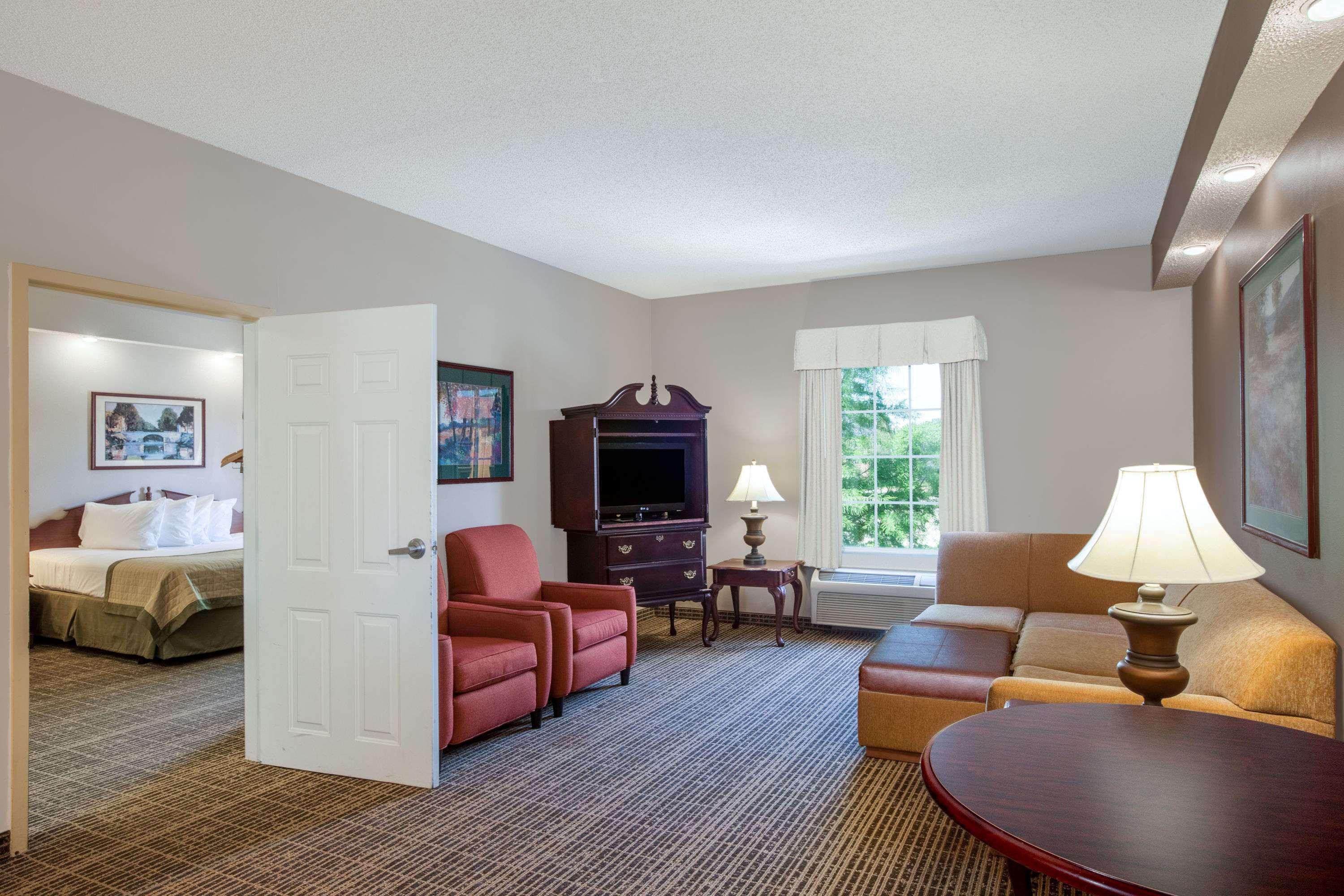 Baymont By Wyndham Airport Hotel