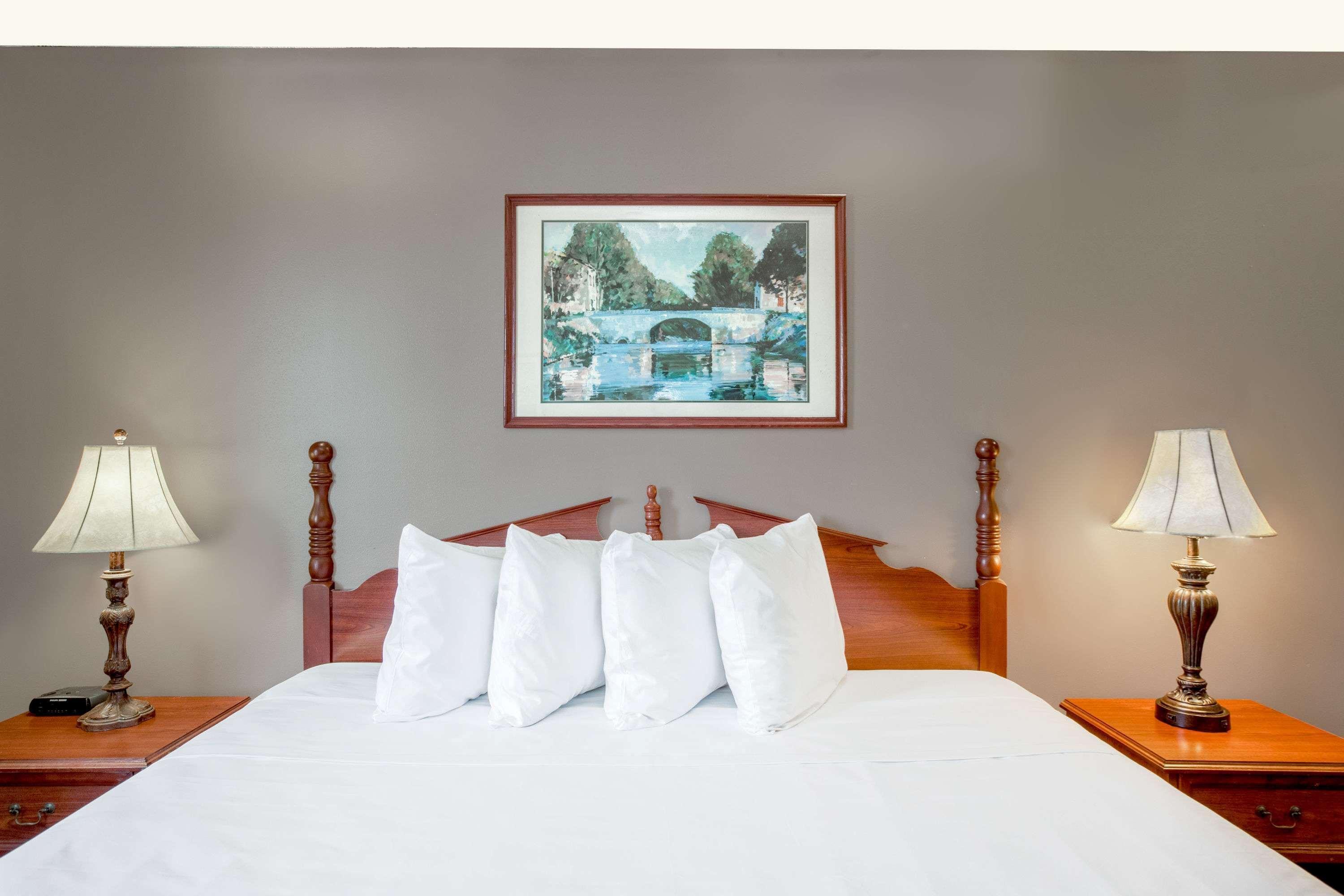 Baymont By Wyndham Airport Hotel 3*