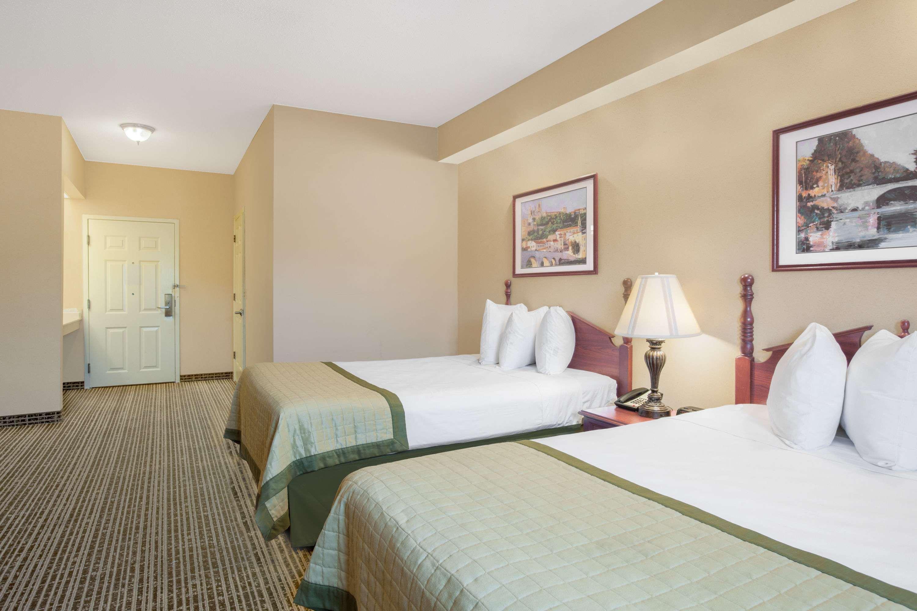 Baymont By Wyndham Airport