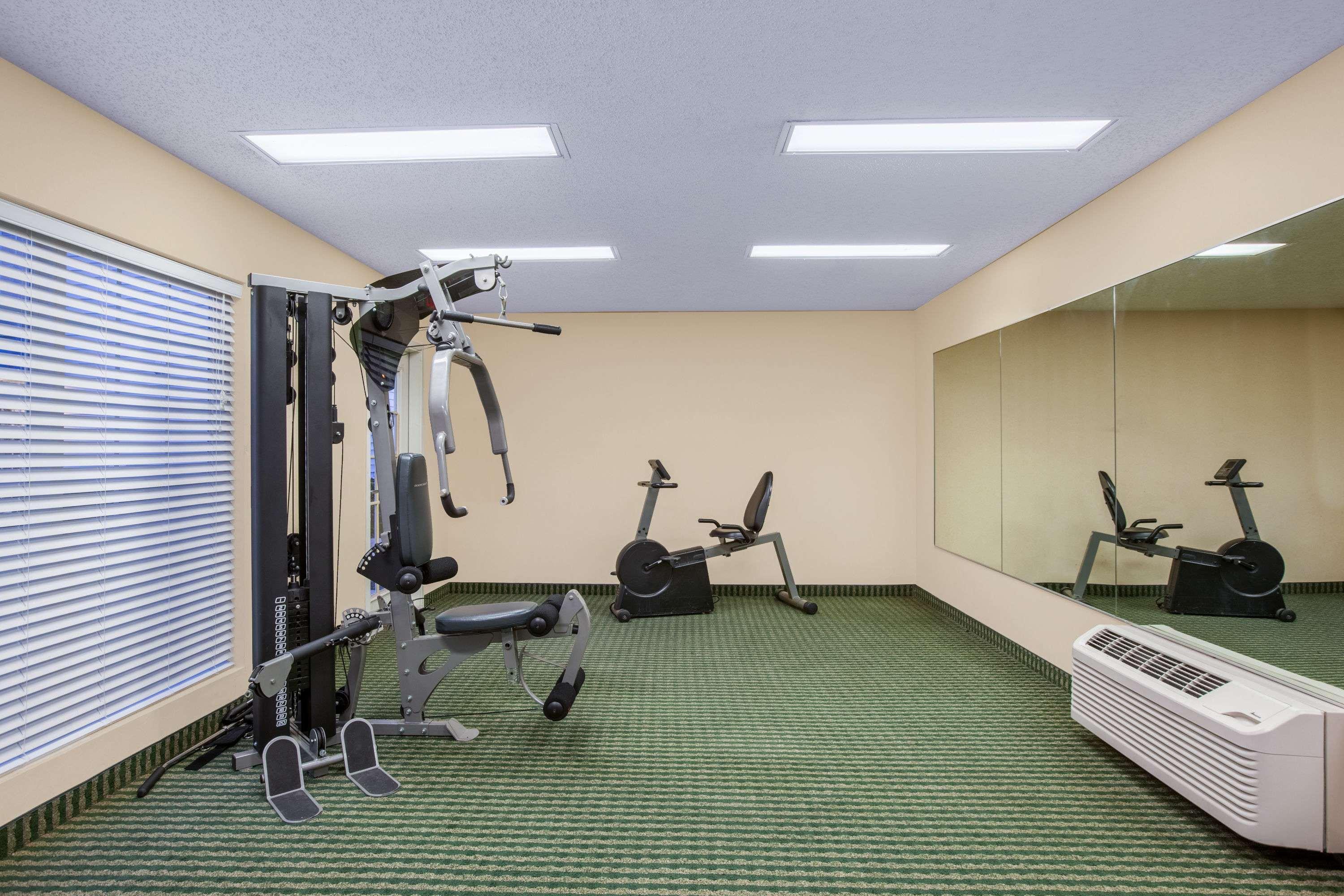 Baymont By Wyndham Airport Hotel 3*