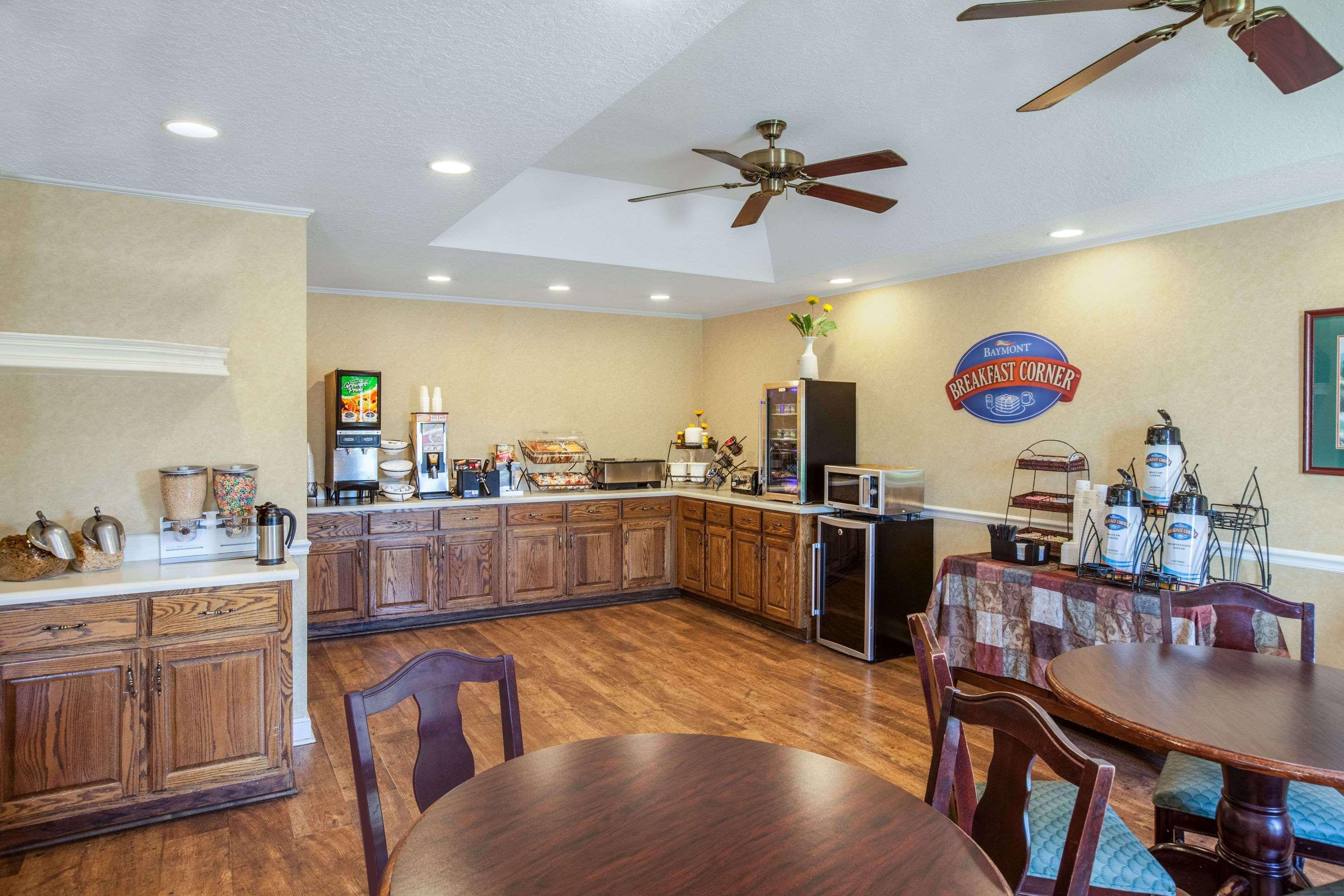 Hotel Baymont By Wyndham Airport