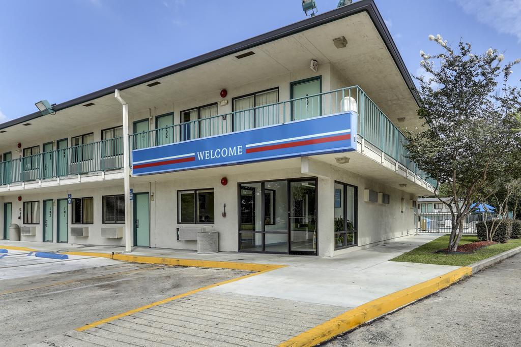 Hotel 6 Lafayette, La I-10 & I-49 N