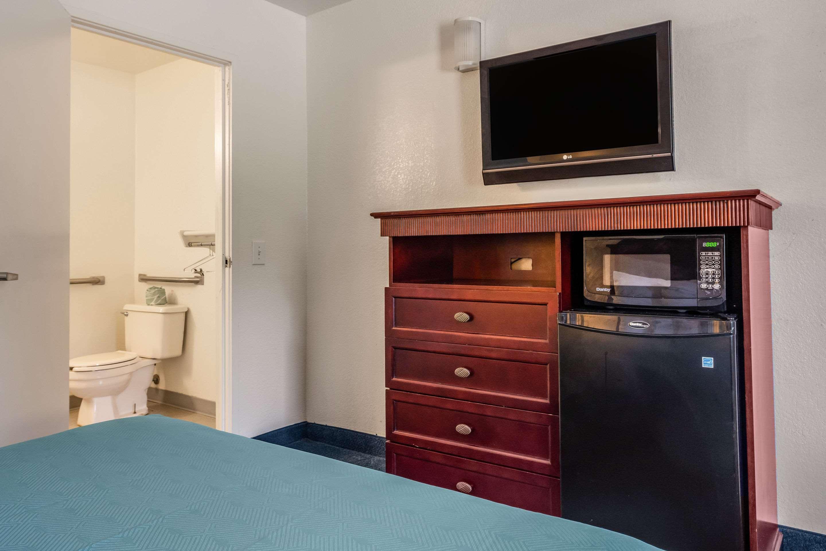 Hotel 6 Lafayette, La I-10 & I-49 N 2*