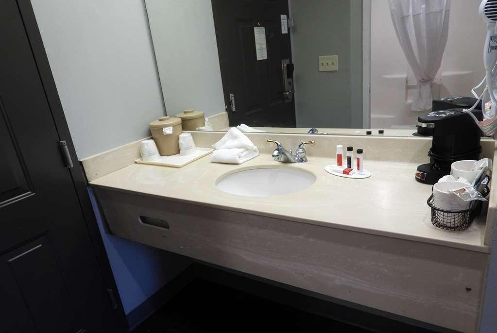 Baymont By Wyndham Airport 3*
