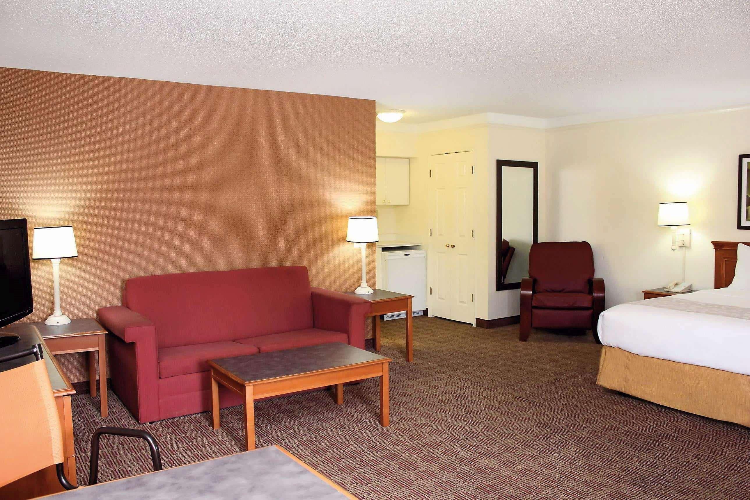 Lodge Econo Lafayette