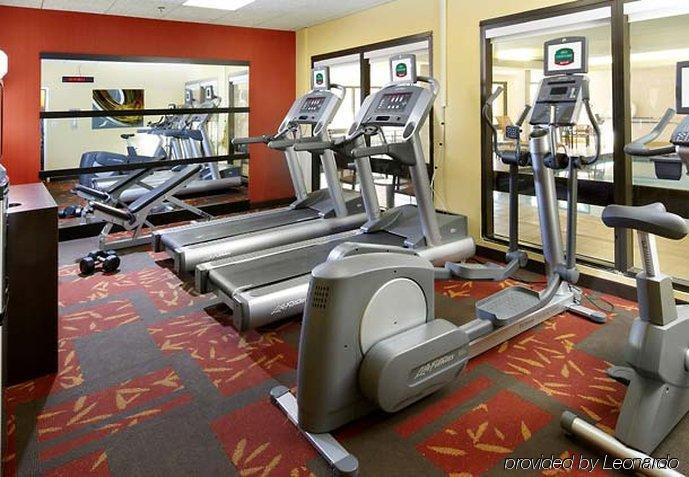 Courtyard Airport Hotel 3*