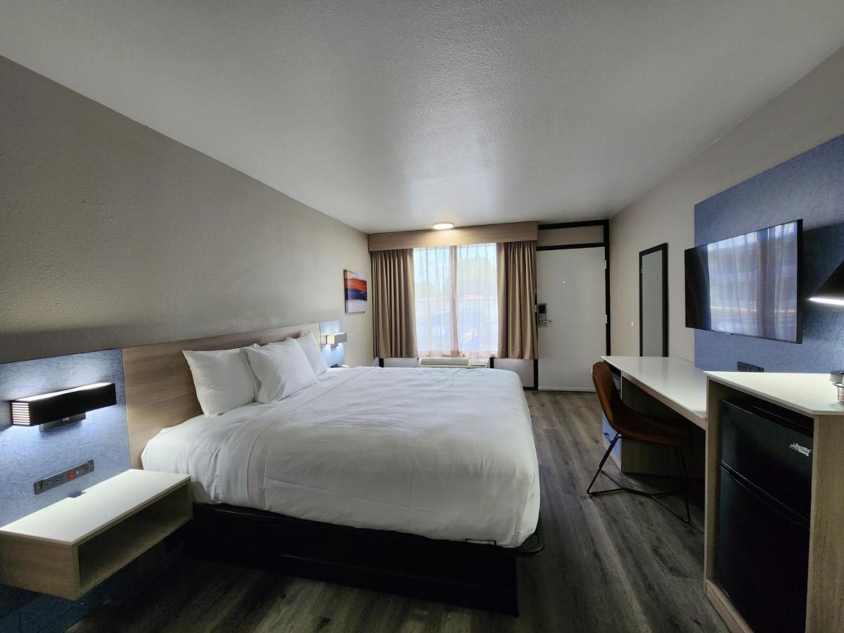 Smart 2* Lafayette