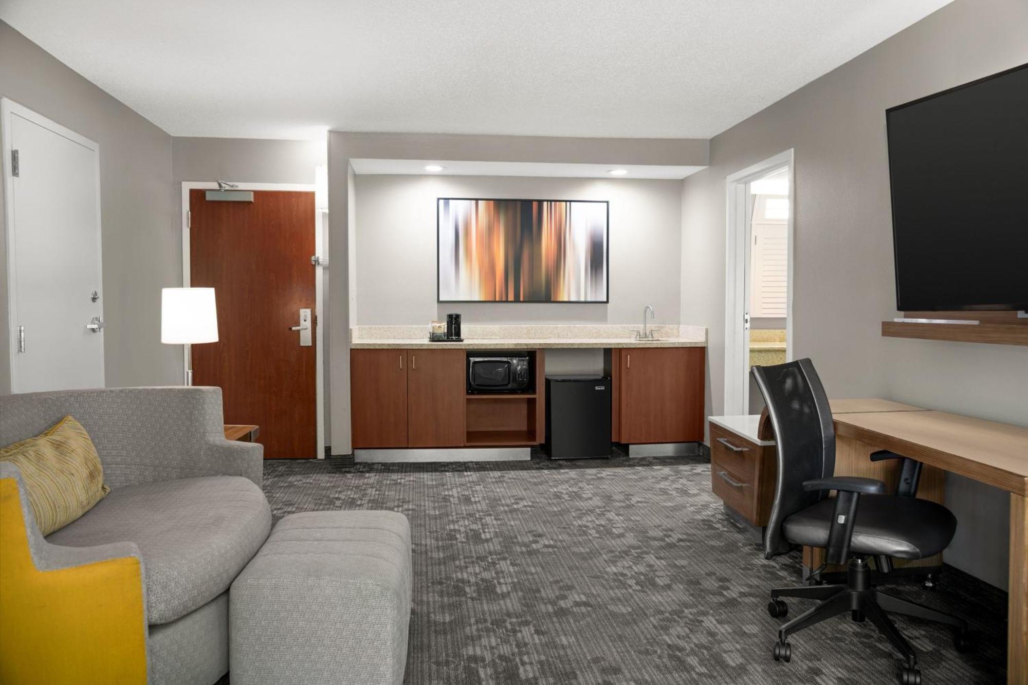 Courtyard Airport Hotel Lafayette
