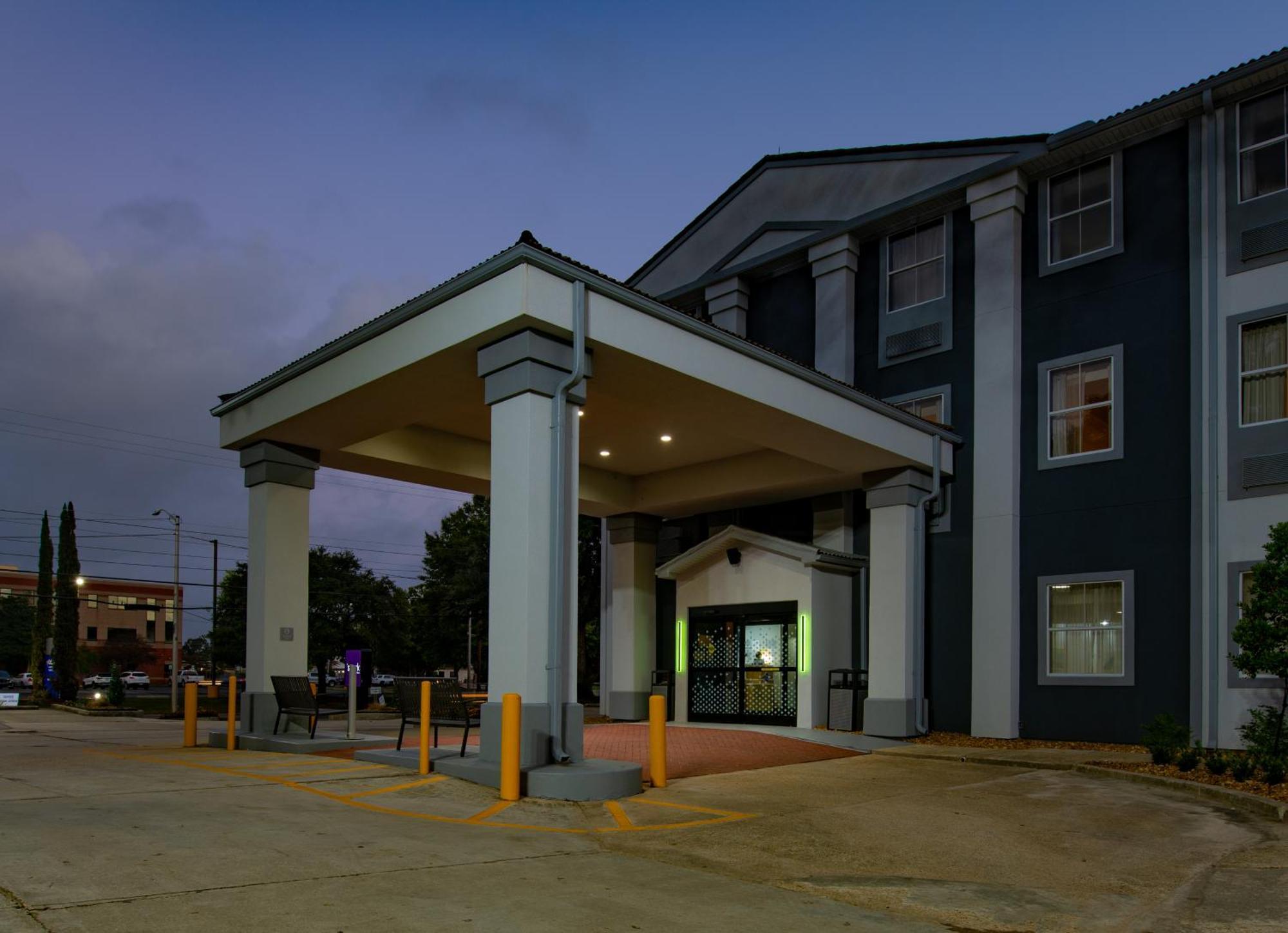 Spark By Hilton South