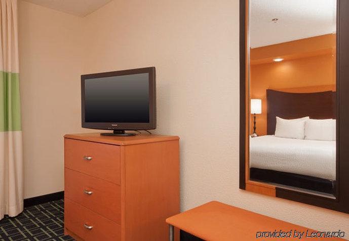 Fairfield & I-10 Hotel 3*