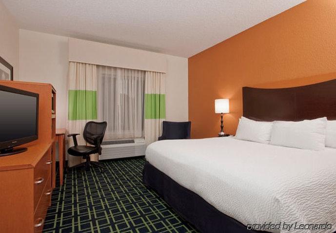 Fairfield & I-10 Hotel 3*