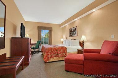 Baymont By Wyndham Airport Hotel 3*