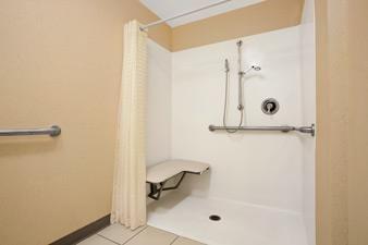 Baymont By Wyndham Airport Hotel 3*