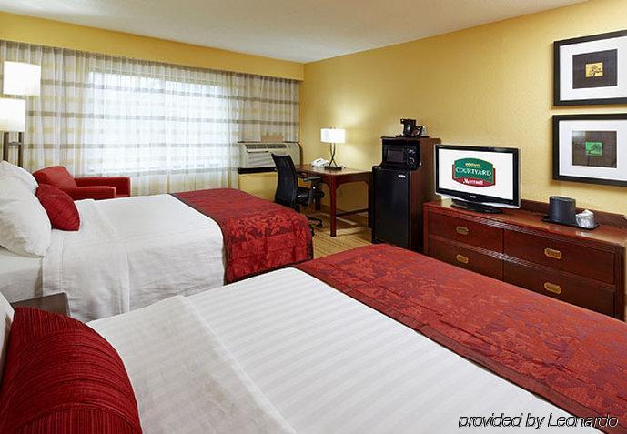 Courtyard Airport Hotel Lafayette