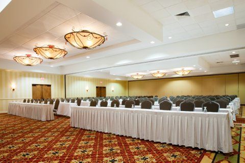 Hotel Ramada Conference Center 3*