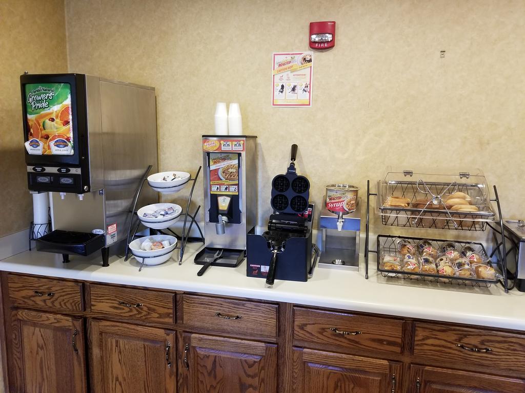 Hotel Baymont By Wyndham Airport 3*