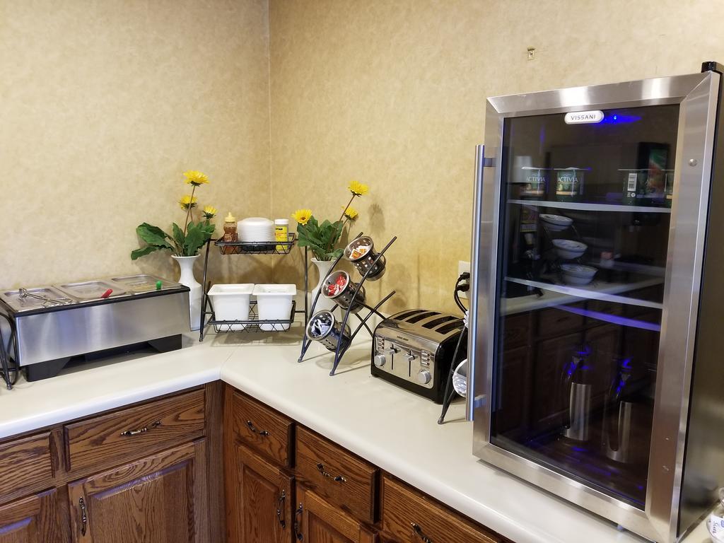 Baymont By Wyndham Airport Hotel 3*