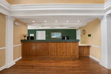 Hotel Baymont By Wyndham Airport