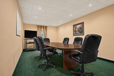 Baymont By Wyndham Airport Hotel 3*