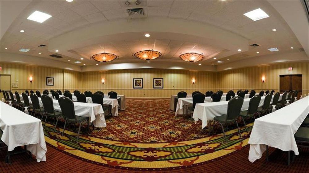 Ramada Conference Center 3*