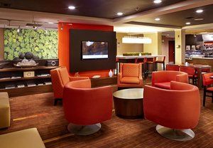 Hotel Courtyard Airport