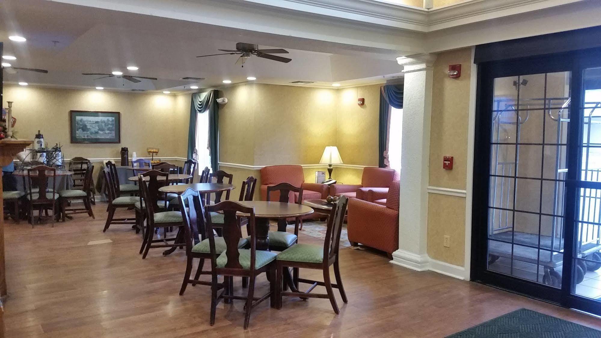 Baymont By Wyndham Airport Hotel