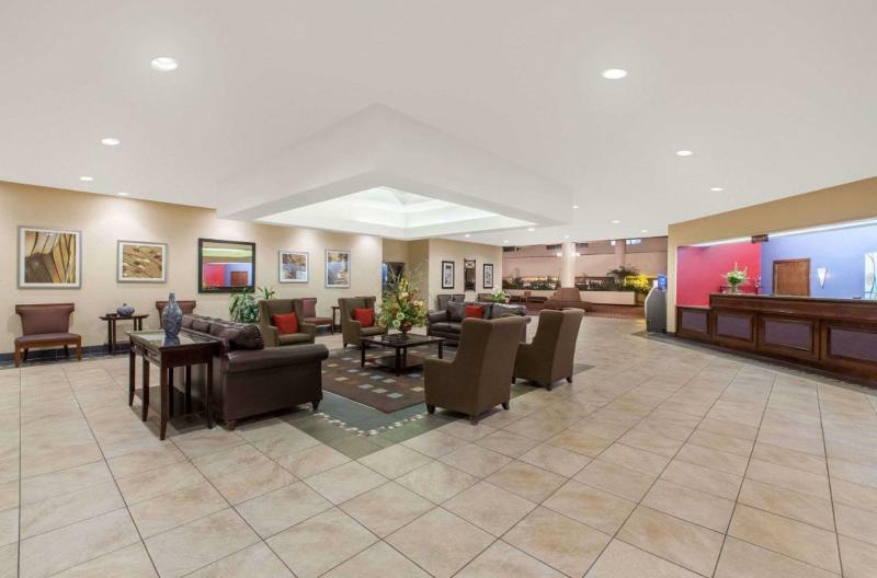 Ramada Conference Center Hotel 3*