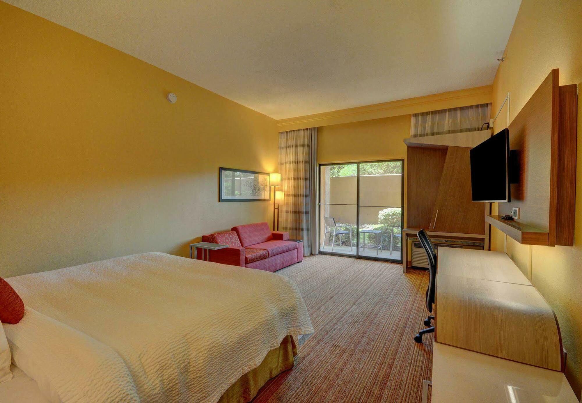 Courtyard Airport Hotel
