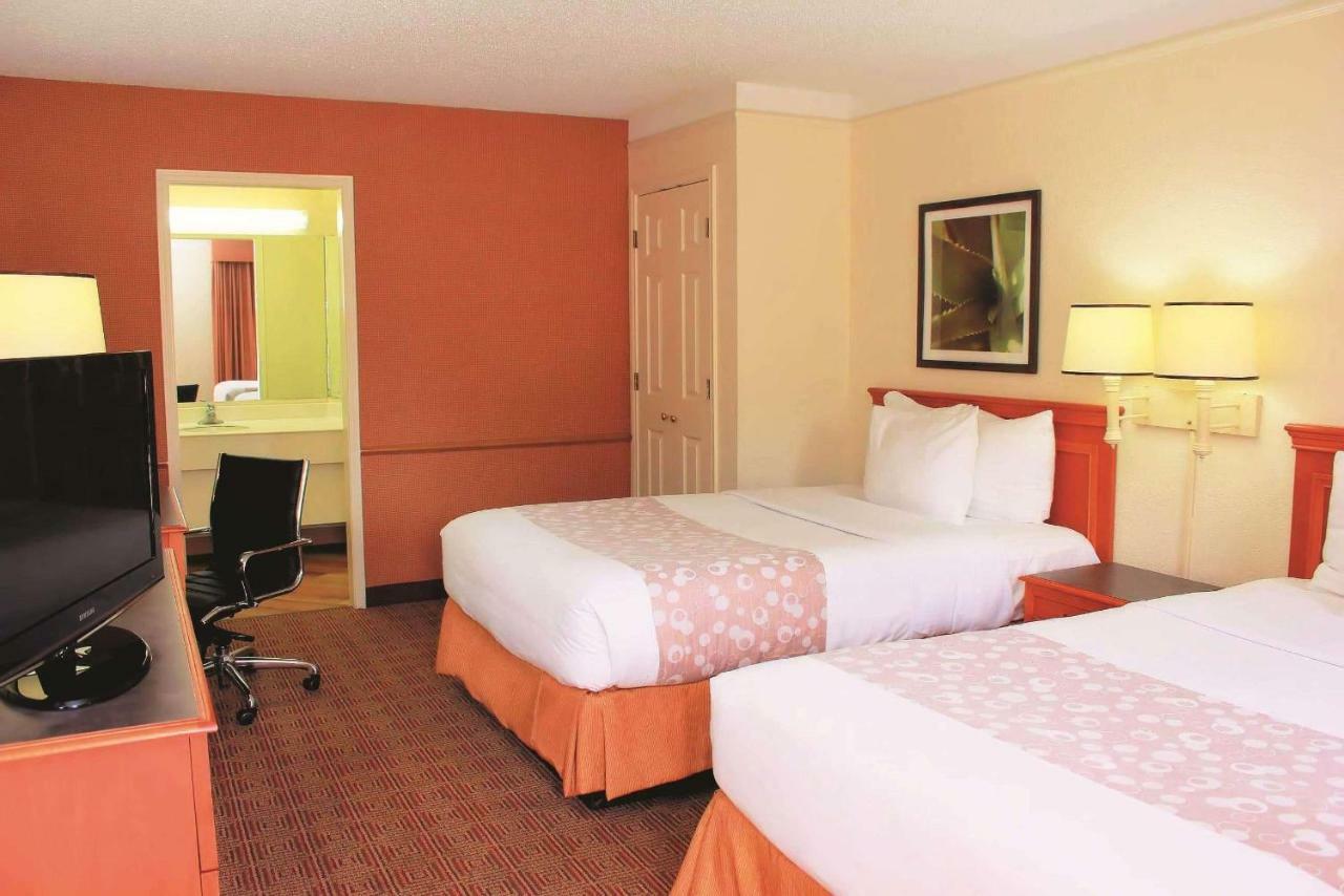 Lodge Econo Lafayette