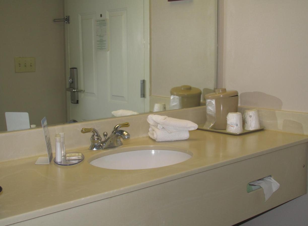 Hotel Baymont By Wyndham Airport